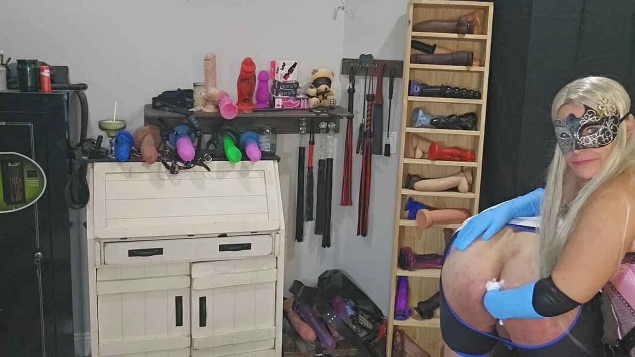 BLONDIE FISTING AND FUCKING A SLAVES ASS