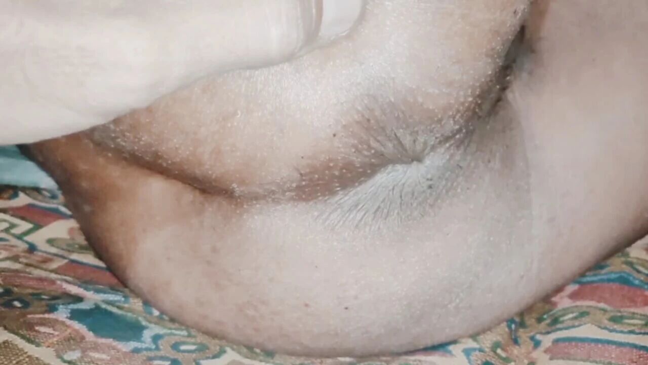 Desi Baji loray ki Talash me piyasi baji