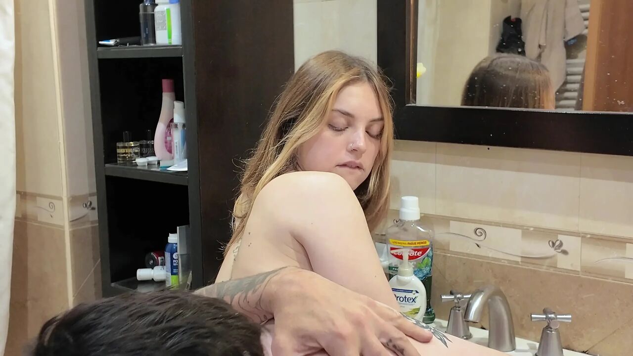 I put in 7 minutes straight without serving... Look how my wife ends up shaking in the bathroom
