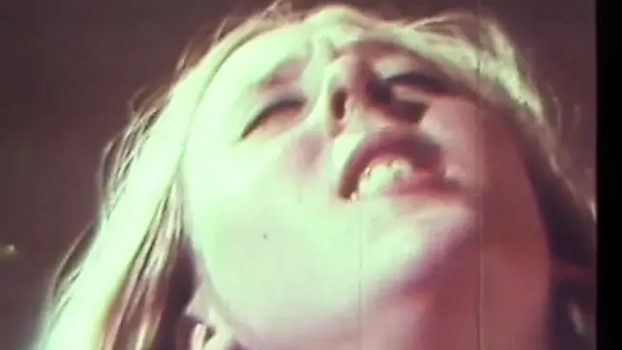 Vintage threesome pussy fucking pussy licking threesome in 69 position