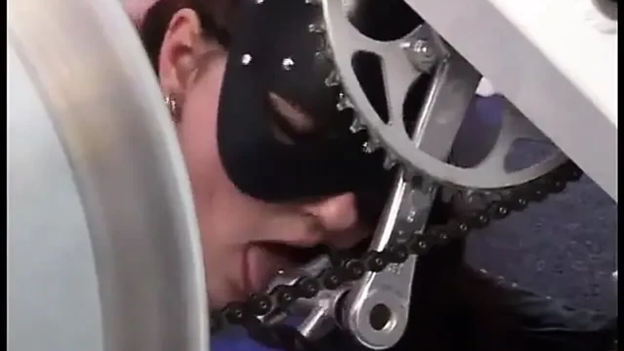 Latex masked chick banged hard in her wet pussy