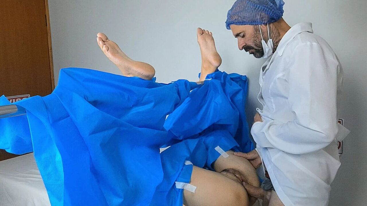 Gynecologist Seeing Patient's Pussy Didn't Think and Fucked the Slut