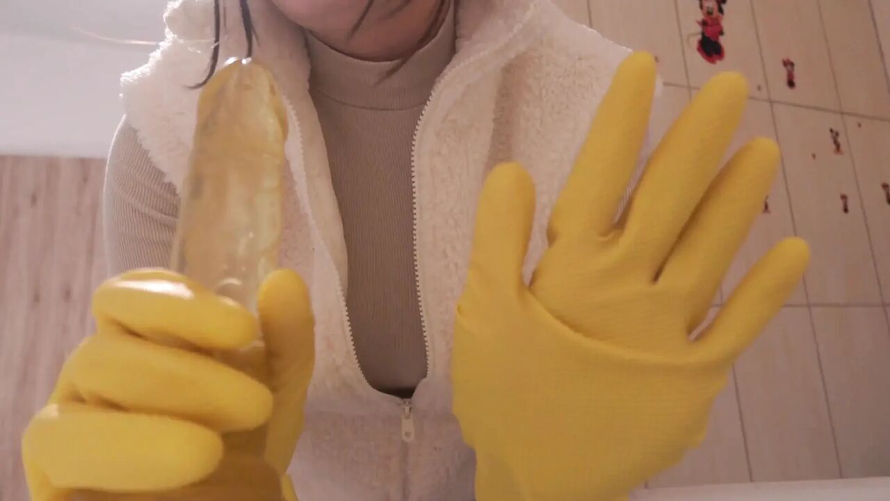 My Stepsister in Yellow Dishwashing Gloves Takes a Bath with a Dildo and Lots of White Foam and Soap