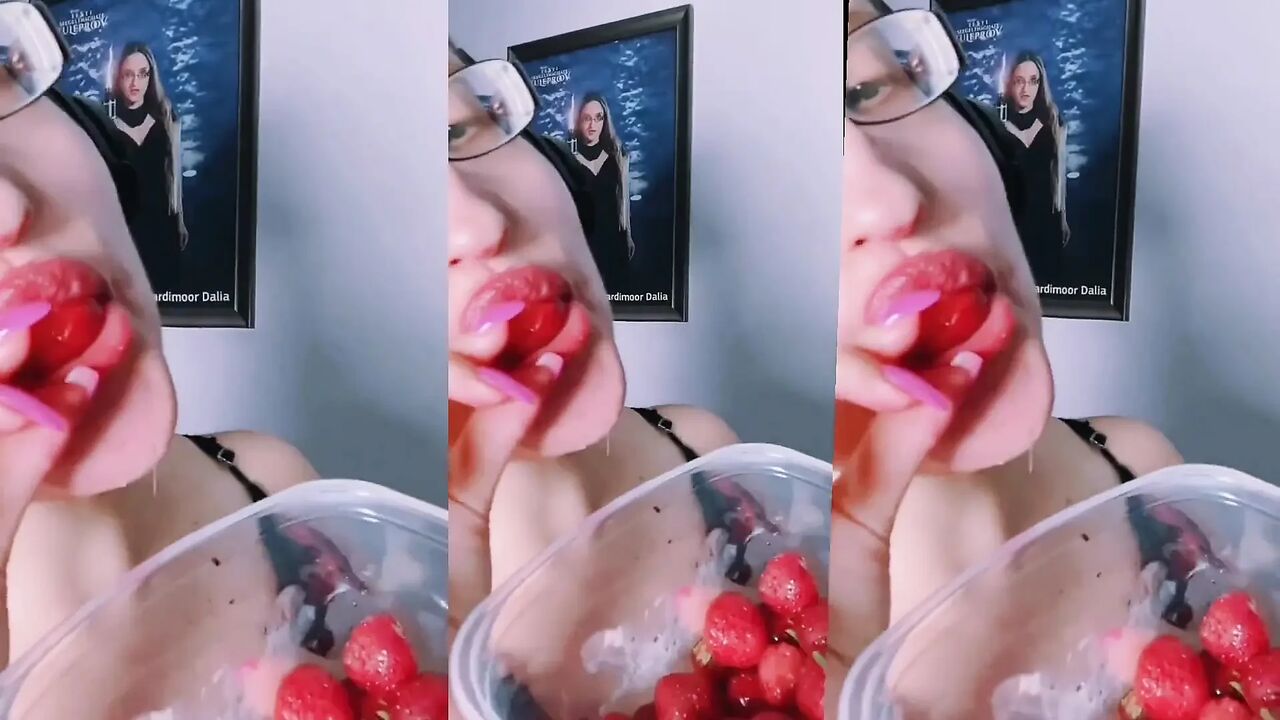 Asmr Strawberry Eating - Asmr, Eye Glasses, Gianess, Lipstick, Big Lips, Mough, Food, Face Fetish, Long Nails