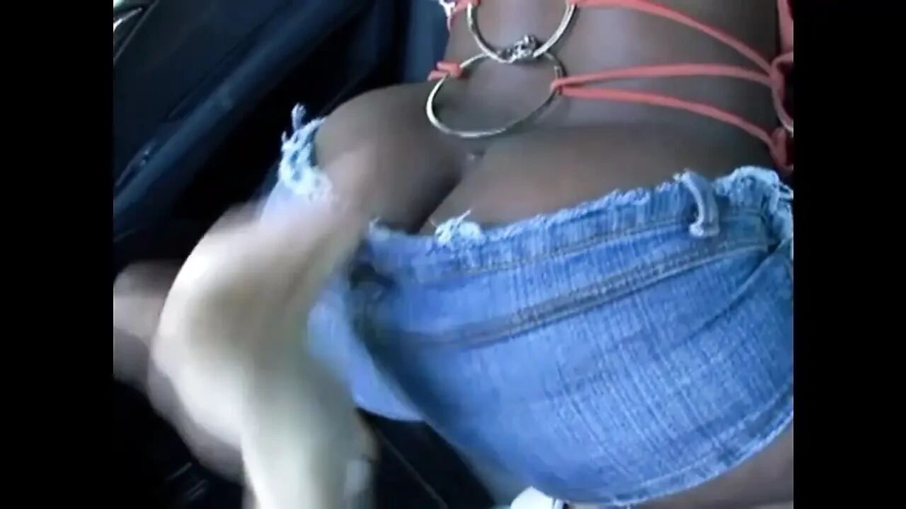 Ebony bitch with big ass rides a white cock in a car
