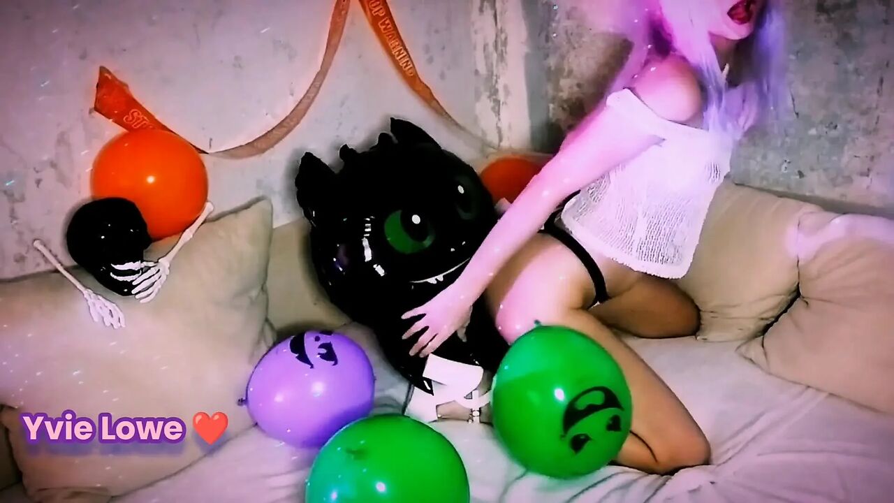 Yvie Lowe - Halloween Balloon Party
