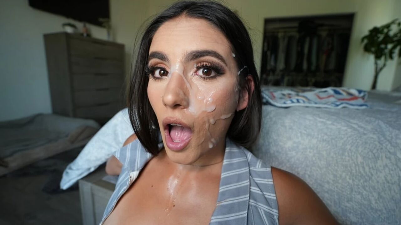 Real Estate Agent Isa Bella Recognizes Her Old College Professor & Begs For His Cum - Huge Facial