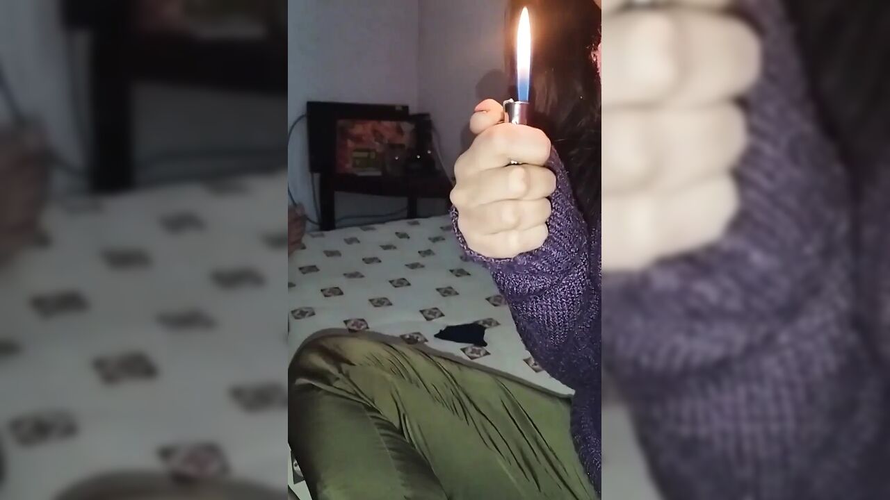 Amateur Sex!!! I Met This Skinny Girl on the Beach and We Immediately Started Smoking Before Shoving Our Dick Into Her. Part 1