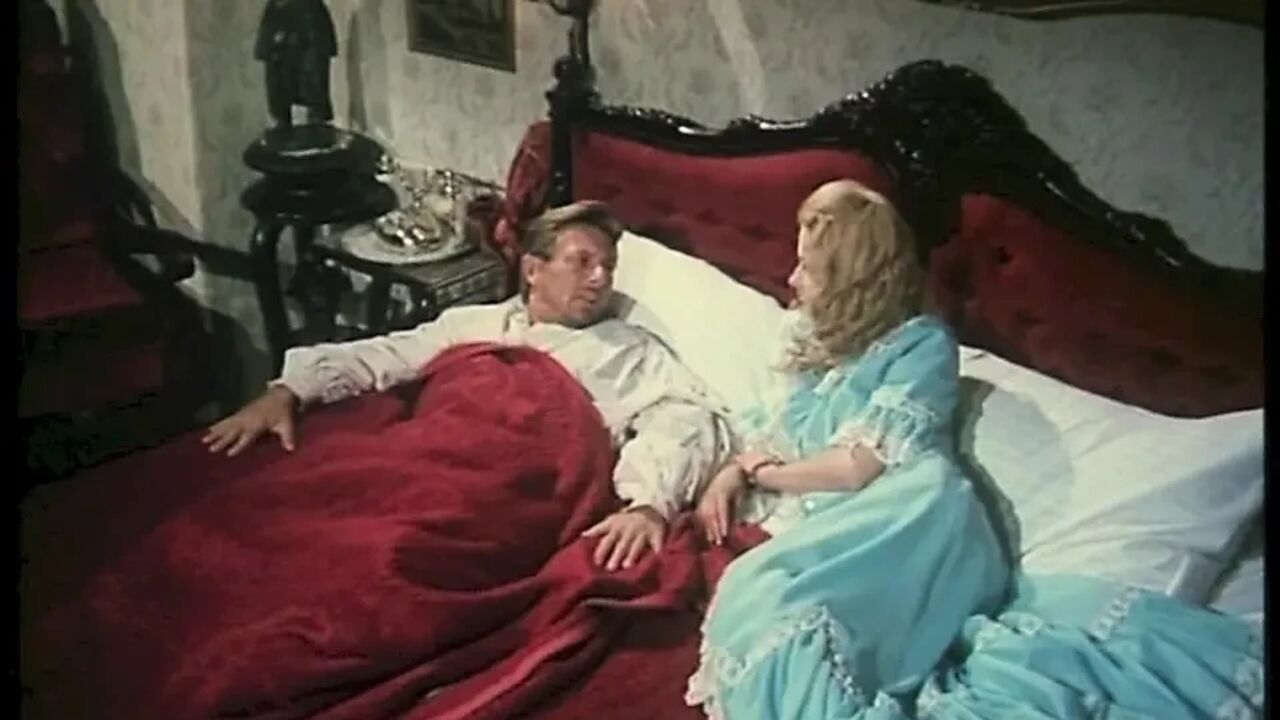 Hot Horny Vintage Slut Taking a Big Cock in the Ass