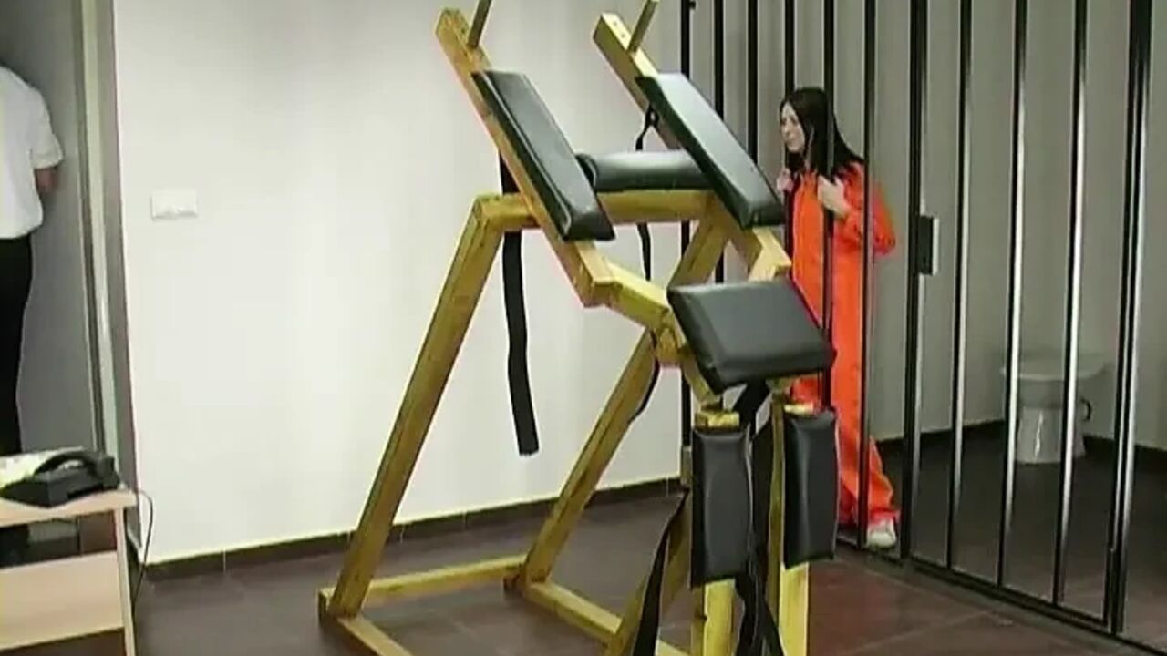 Katiegold Spanking Machine - Ass Whipping
