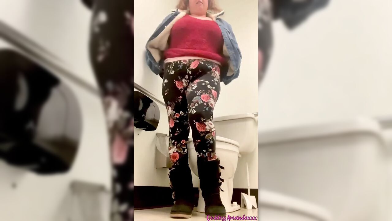 BBW Big Butt in Bathrooms