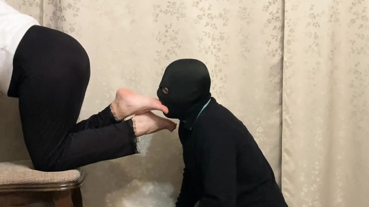 Ignoring Her Foot Slave - Foot Worship
