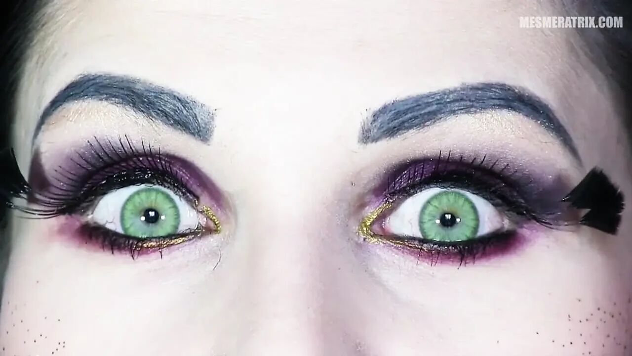 Slave of my eyes...
