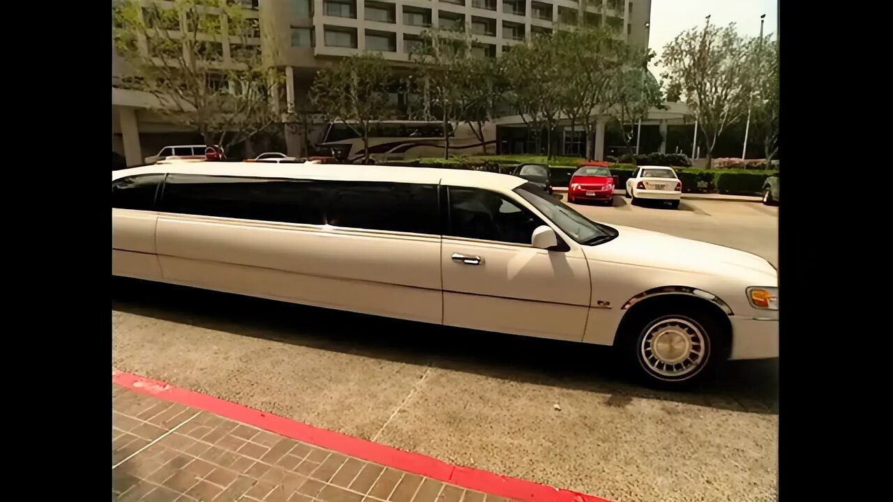 A Spicy Threesome Fuck in a Limousine for Lena