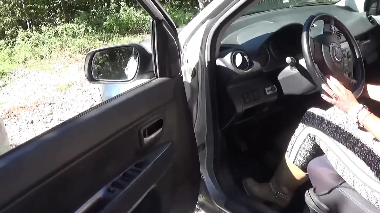 Dangerous fuck under the cable