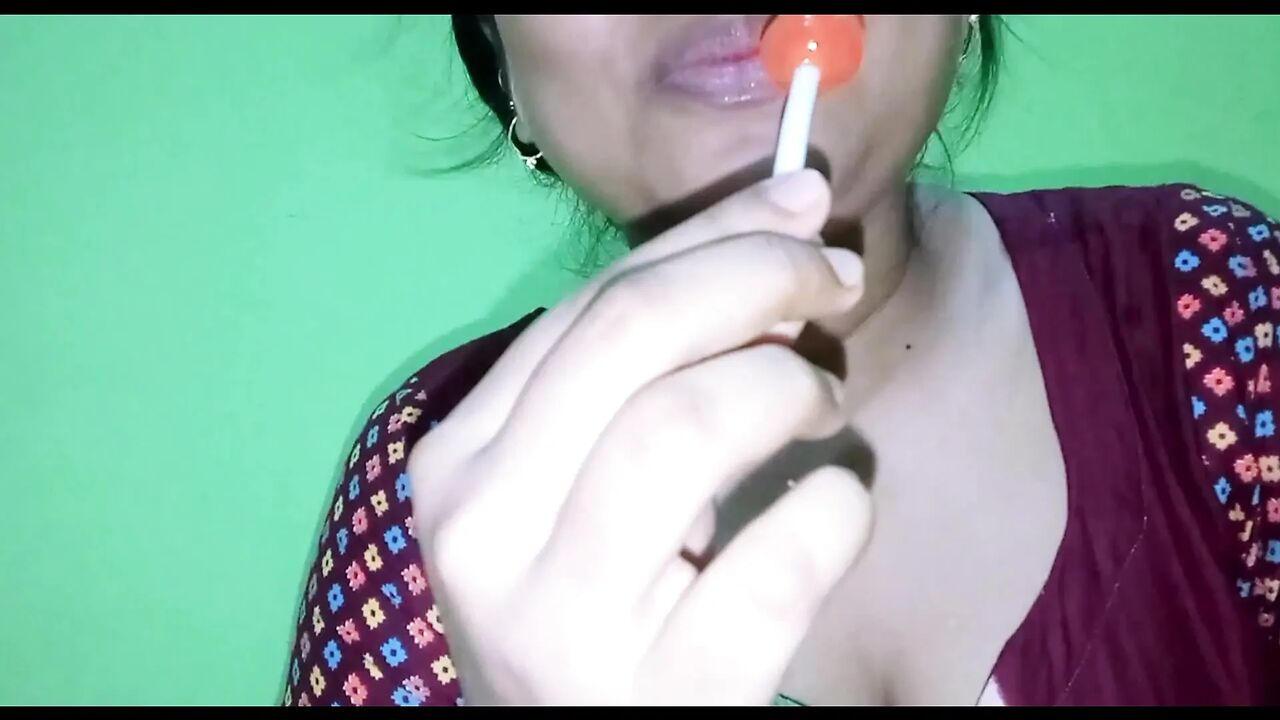 Deshi Bhabhiko Lolipop deke Cudai kiya Part_01