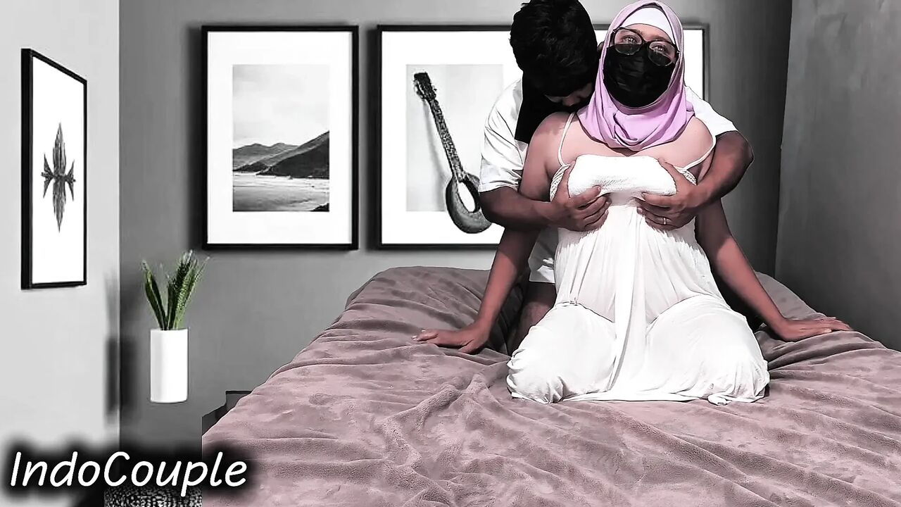 bokep Indo Viral 2025 Ibu MILF Indo Punggung Besar Naik enak Tiri - Roleplay Keluarga Mesra