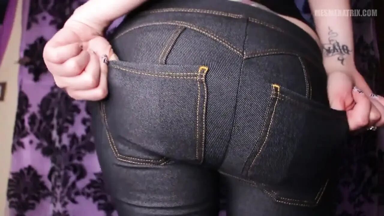 Submissive to my divine ass