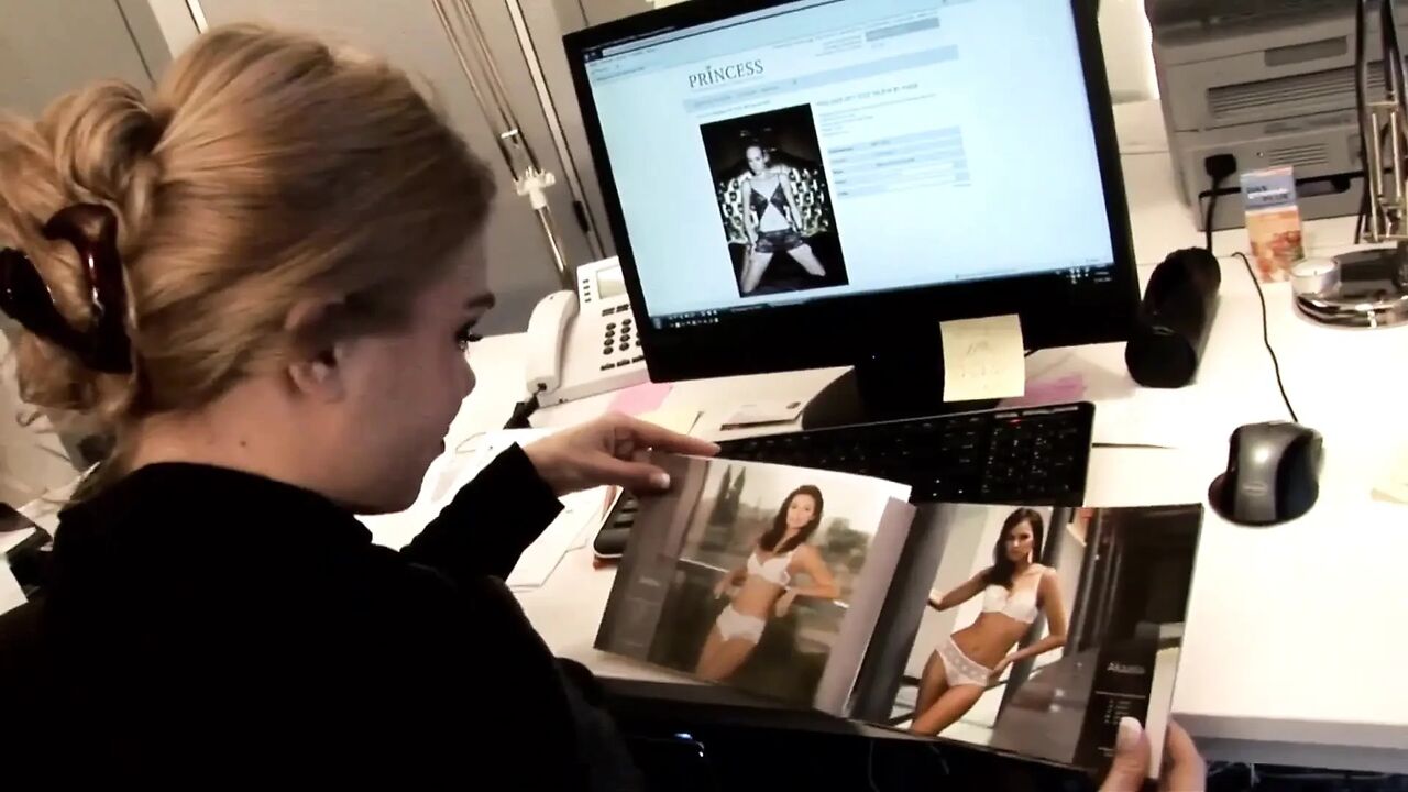 Blonde office bitch like to fuck on table