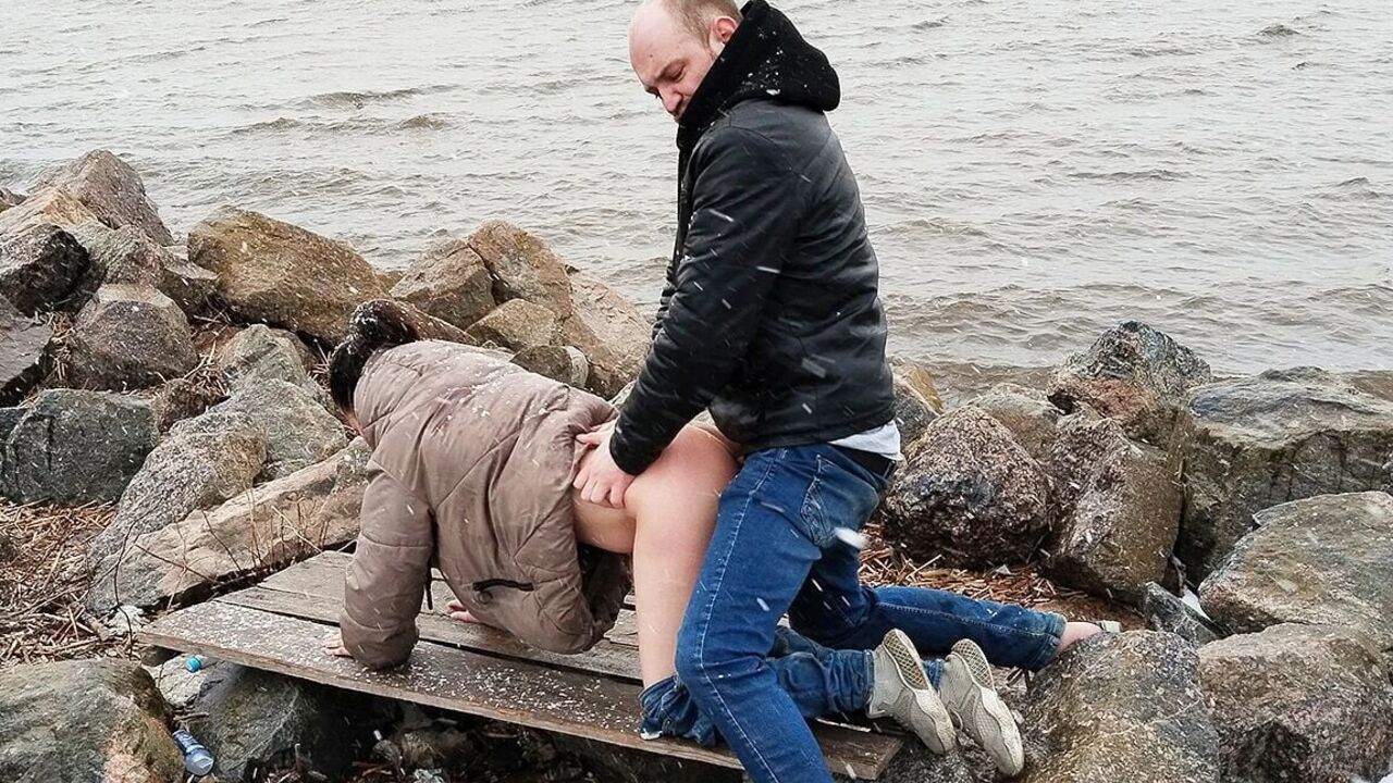 Outdoor Ass Fuck in a Snowstorm