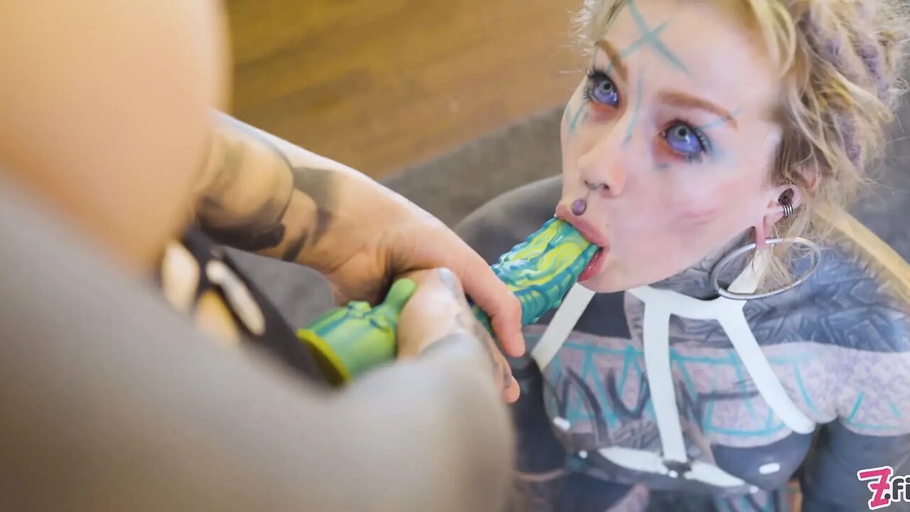 Burlesque Tattooed Minxs Big Tits Strap-on Fuck