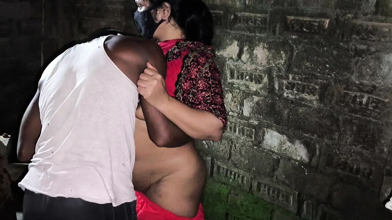 I see my aunty sitting in a very hot position I hugged her and started fucking her in the ass.
