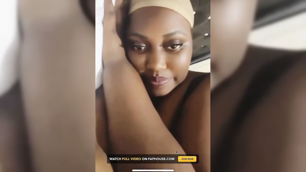 Fat Ebony Girl Has a Big Fat Pussy and She Masturbate