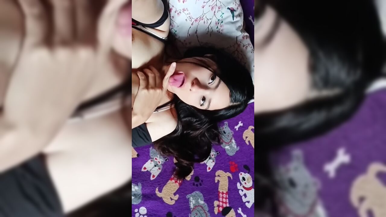 Teen Latina Girl Showeing Her Tits