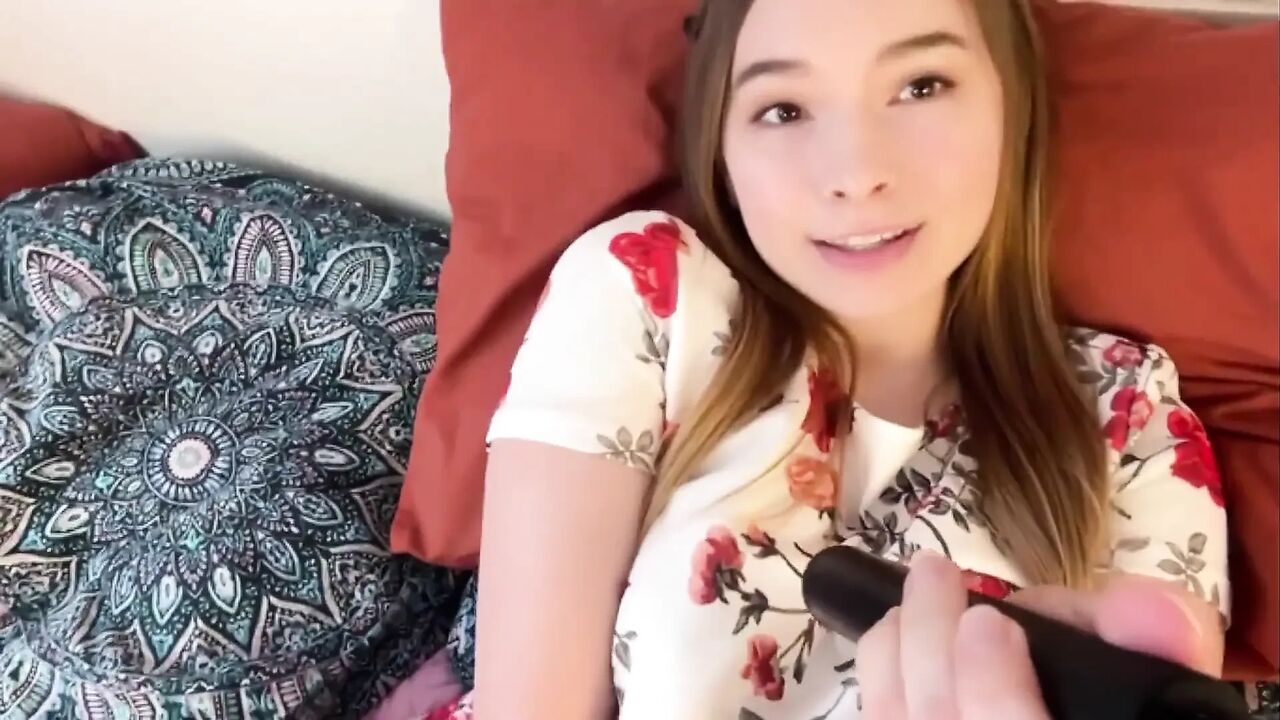 Flirtwithsb Baby Plays with a New Toy Flirttwithsb and Jerks off Pussy