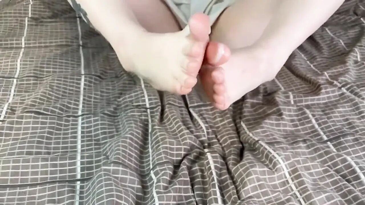 Foot Fetish! a Real Pleasure to Smell and Feel My Feet