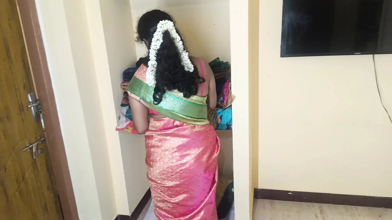 Housewife saree show