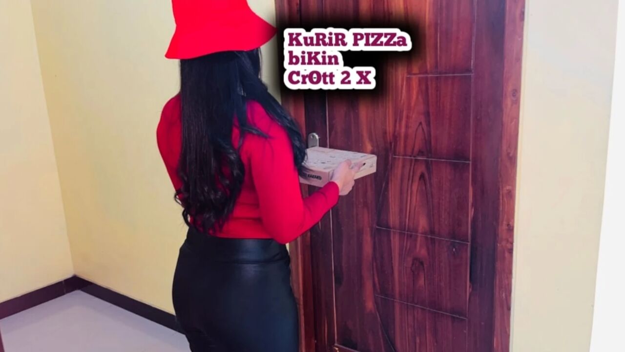 Pizza delivery girl gets 2 times crot by consumer