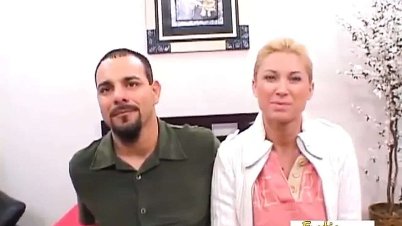 This slut makes taking a giant cock look really easy