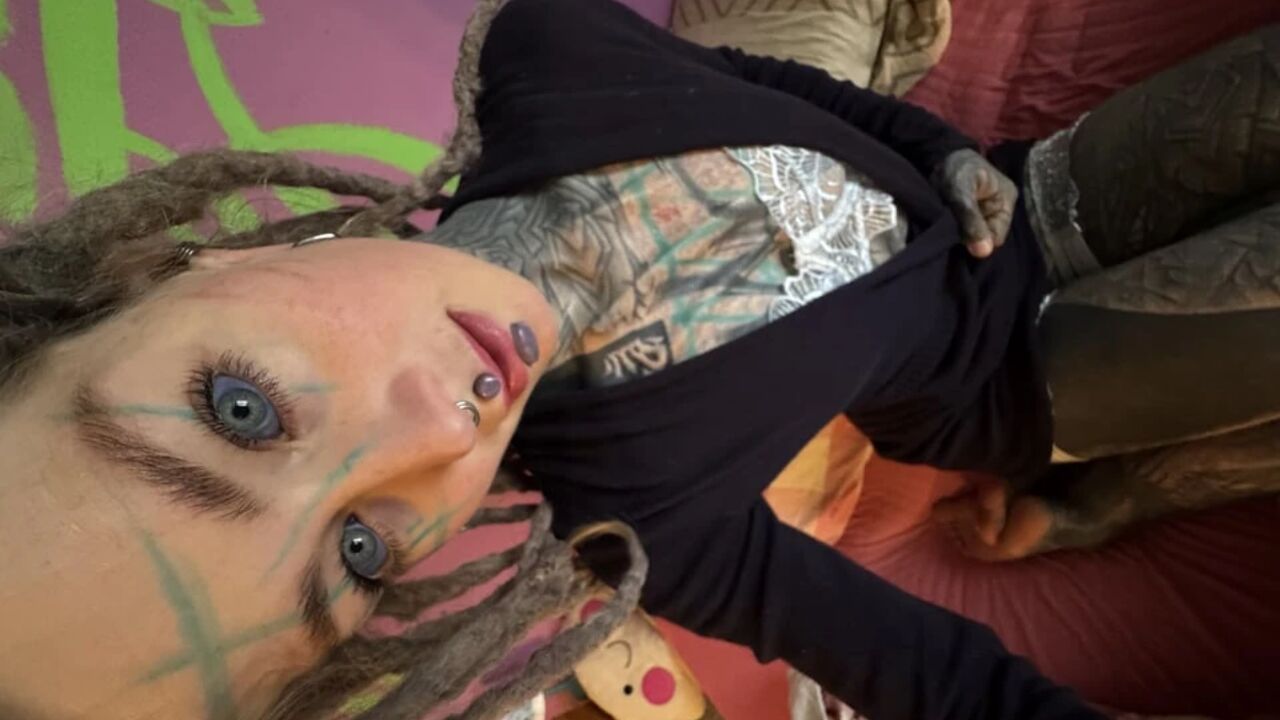 Alternative Tattoo Girl Solo TEASER and MASTURBATION with GERMAN Dirty Talk