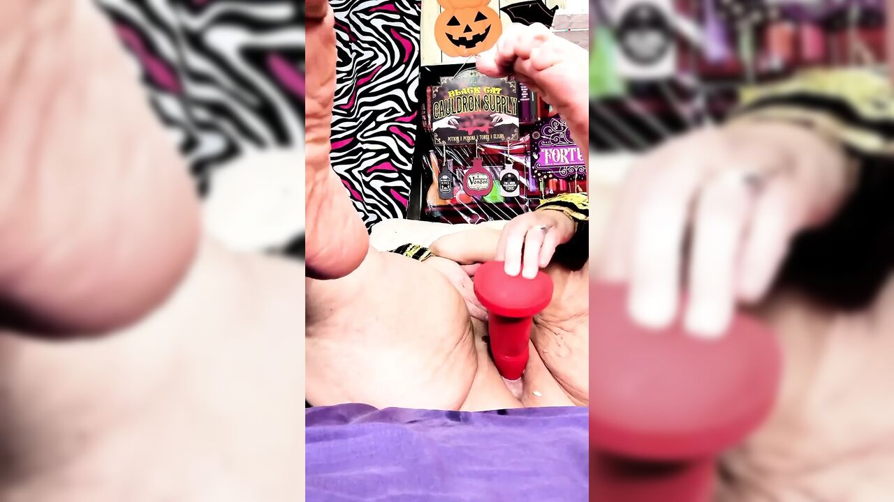 Under Her Flap Saggy Tits Cumming in Her Lap