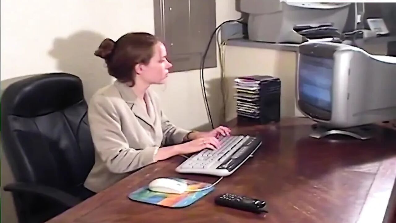Horny babe fingers her pussy on the desk