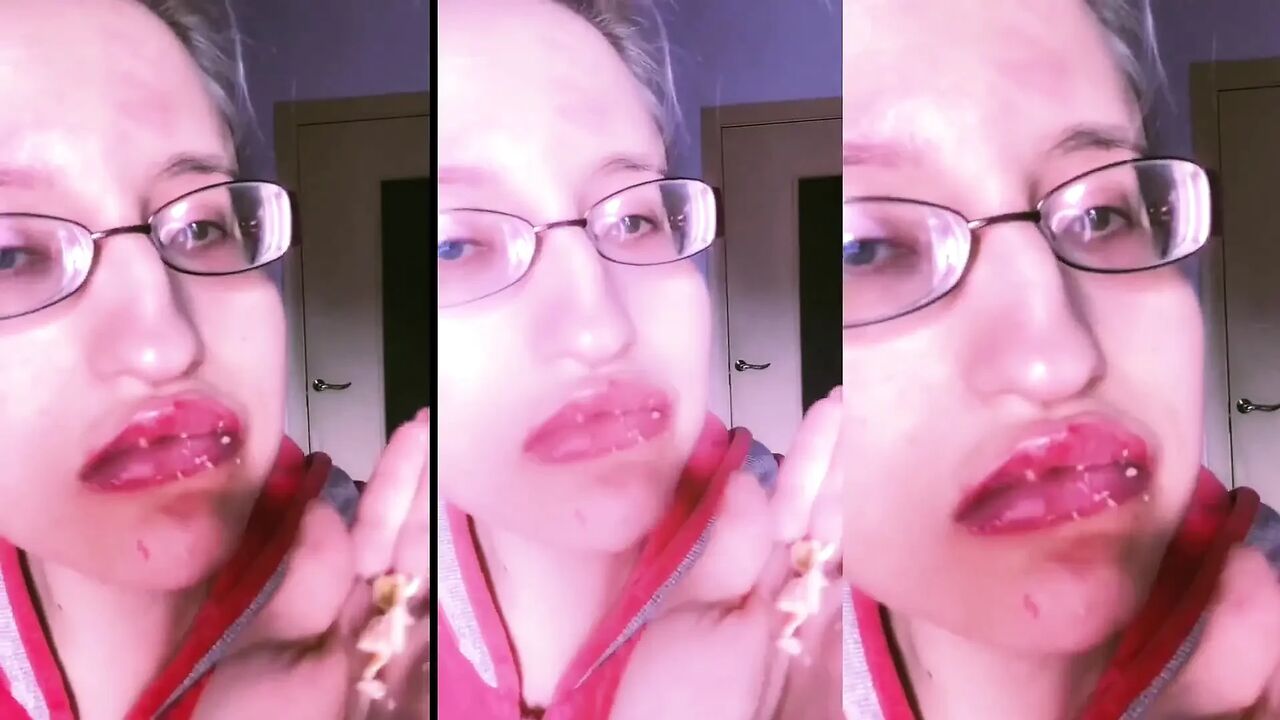Asmr Red Lipstick and Mini Cake Eating