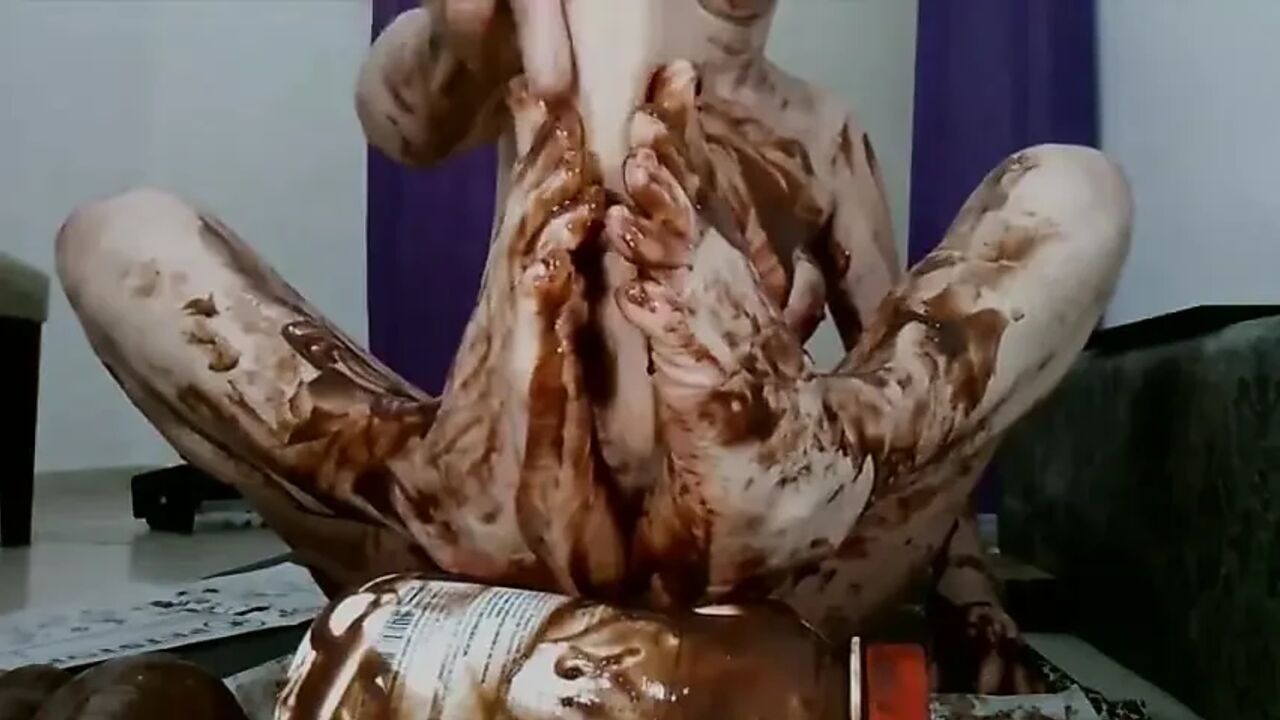Feet Fetish - Wanking the Foot with Chocolate