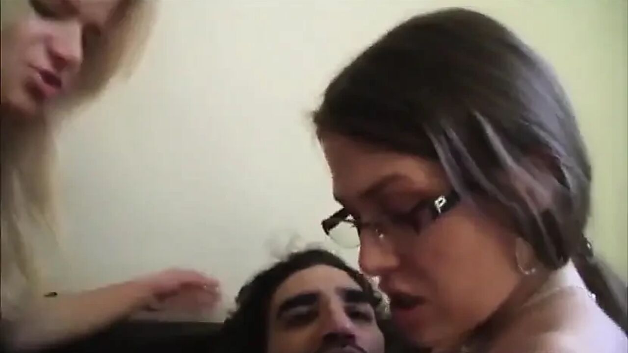 Hug cock loves in blonde loves in brunette...threesome sex