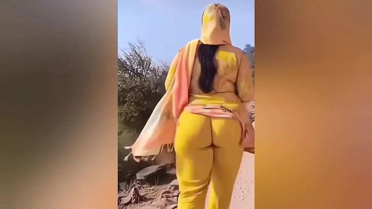 Hot Aunty Seduces Young Boy Pakistani