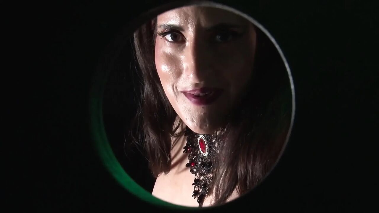 Pervert Spies on Lorelei