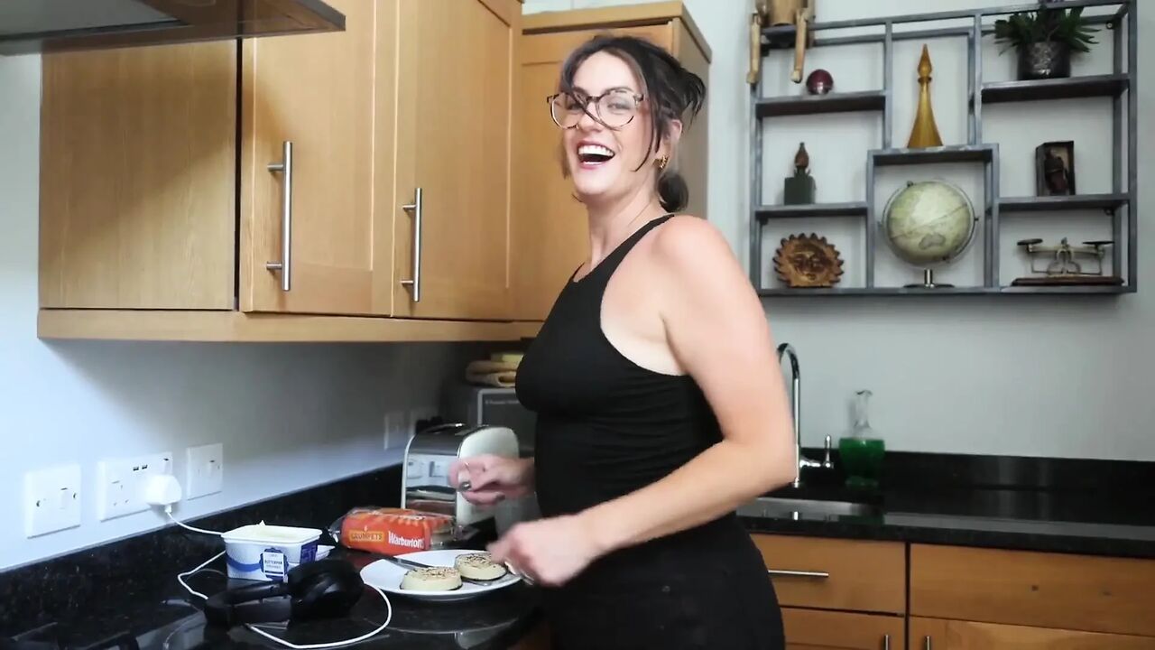 Your Domme Roommate's Sweaty Armpits