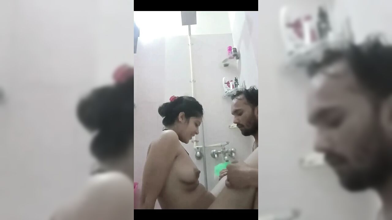 Devar Fucking Bhabhi in Bathroom When No One at Home