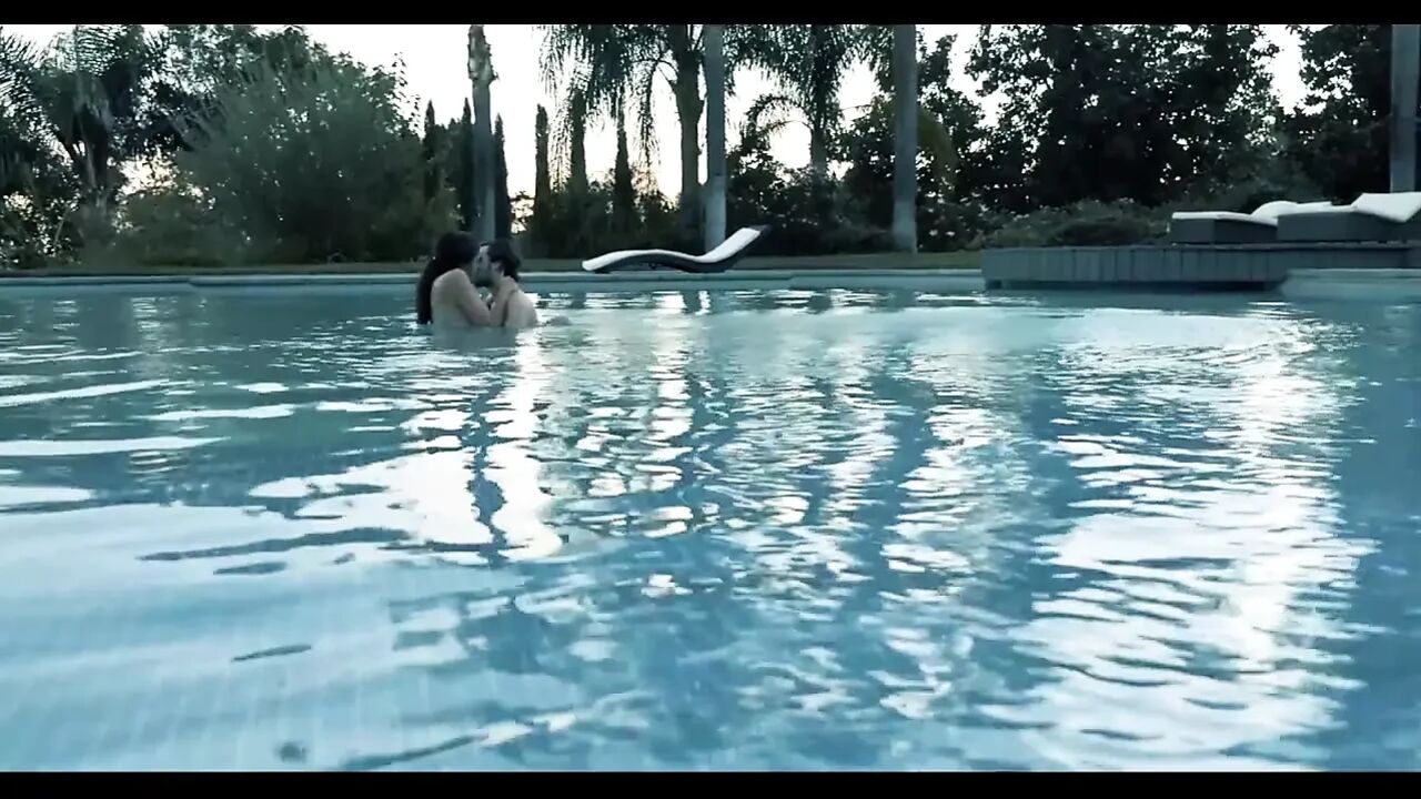 Pussy licking pussy fucking big dick sucking in the swimming pool