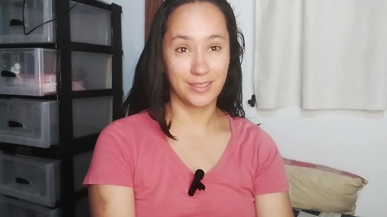 Your stepmother talks to you to pull your milk JOI in Spanish