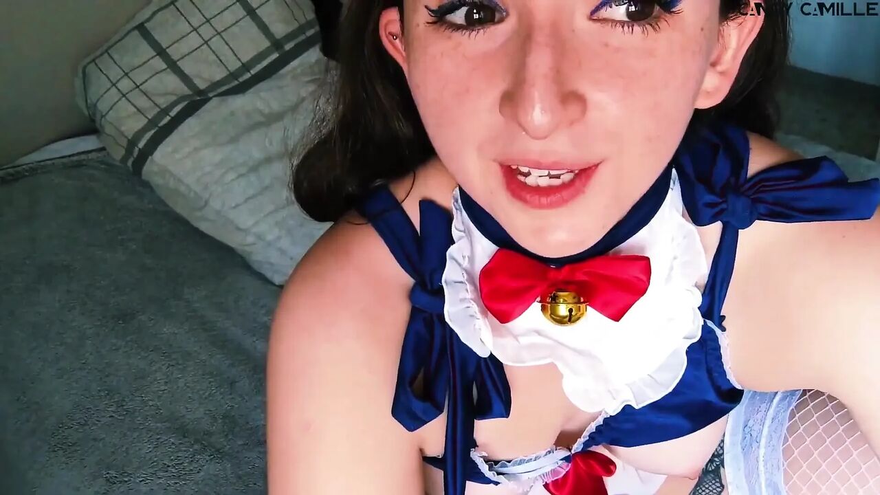 Snowwhite Can Sing and Squirt at the Same Time