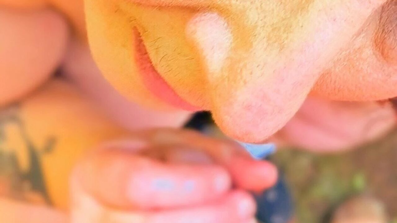 Country Hand Jerking Cumming in Her Eye Cumming to the Sky