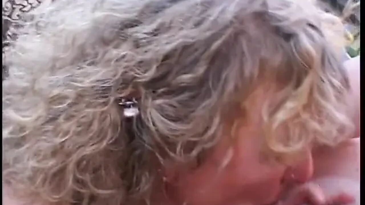 Inked gilf knows how to please big dicks