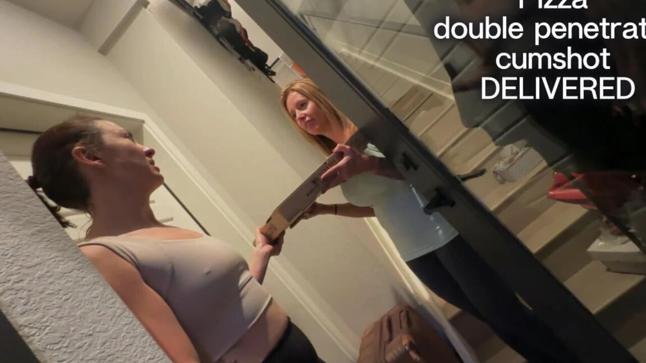 FFM Delivery Guy Got Payed by Double Blow of 2 Fit Girl Big Tits and Fit Ass