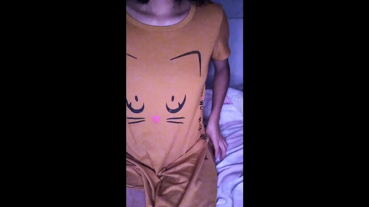 Indian Desi Beautiful College Girl Fingering and Masturbating Her Pussy and Show Sexy Body